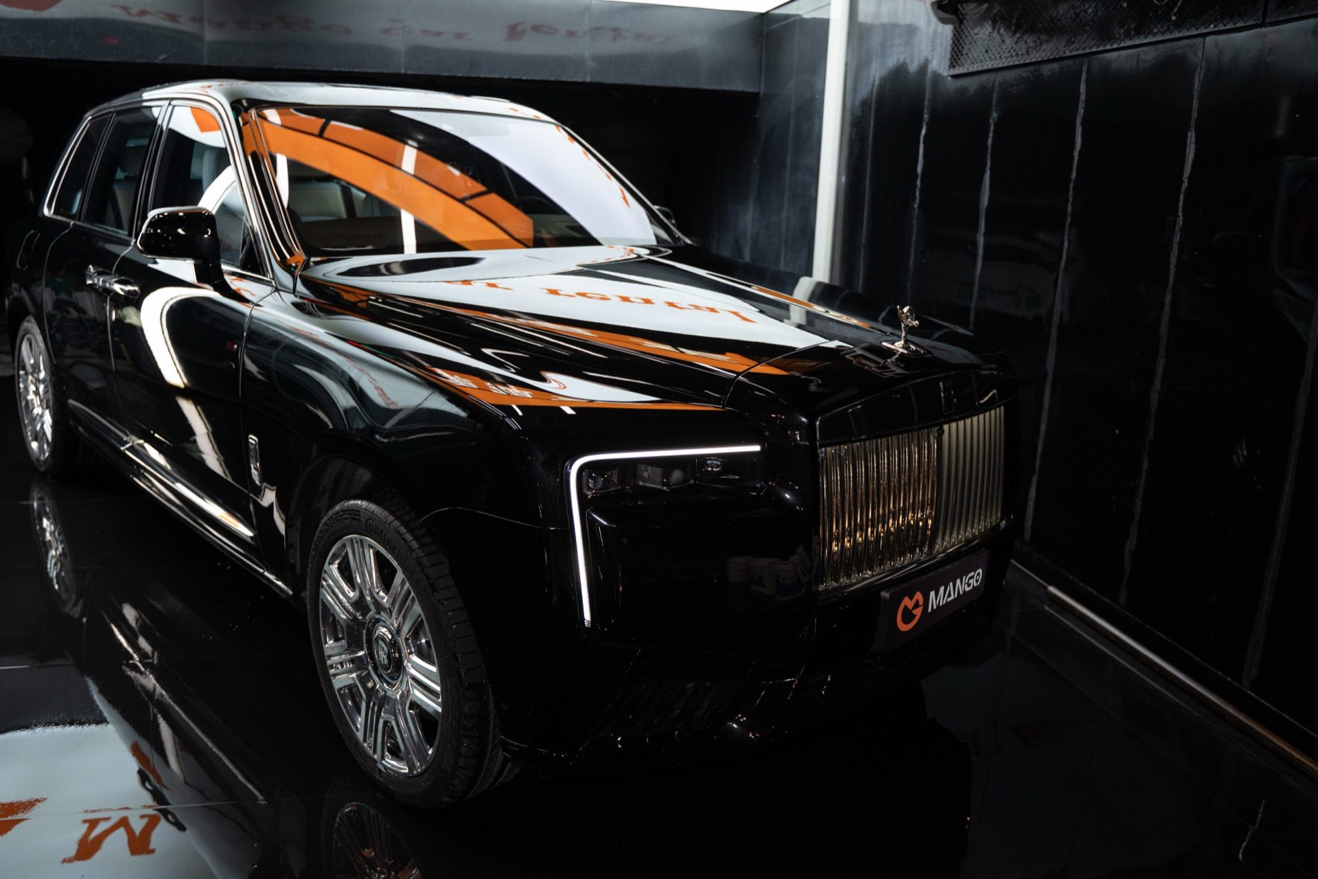 劳斯莱斯库里南实车图赏